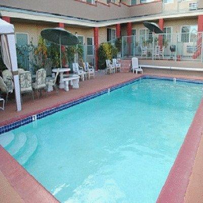 Travel Inn & Suites Victorville Servizi foto